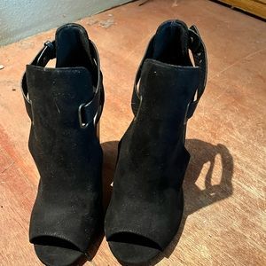 Size us 7 shoedazzle black heels